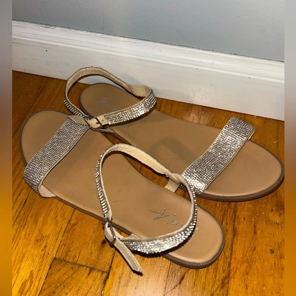 Strapped Flats - Picture 4 of 4